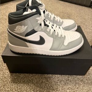 Nike Air Jordan Men's Gray and White Sneakers